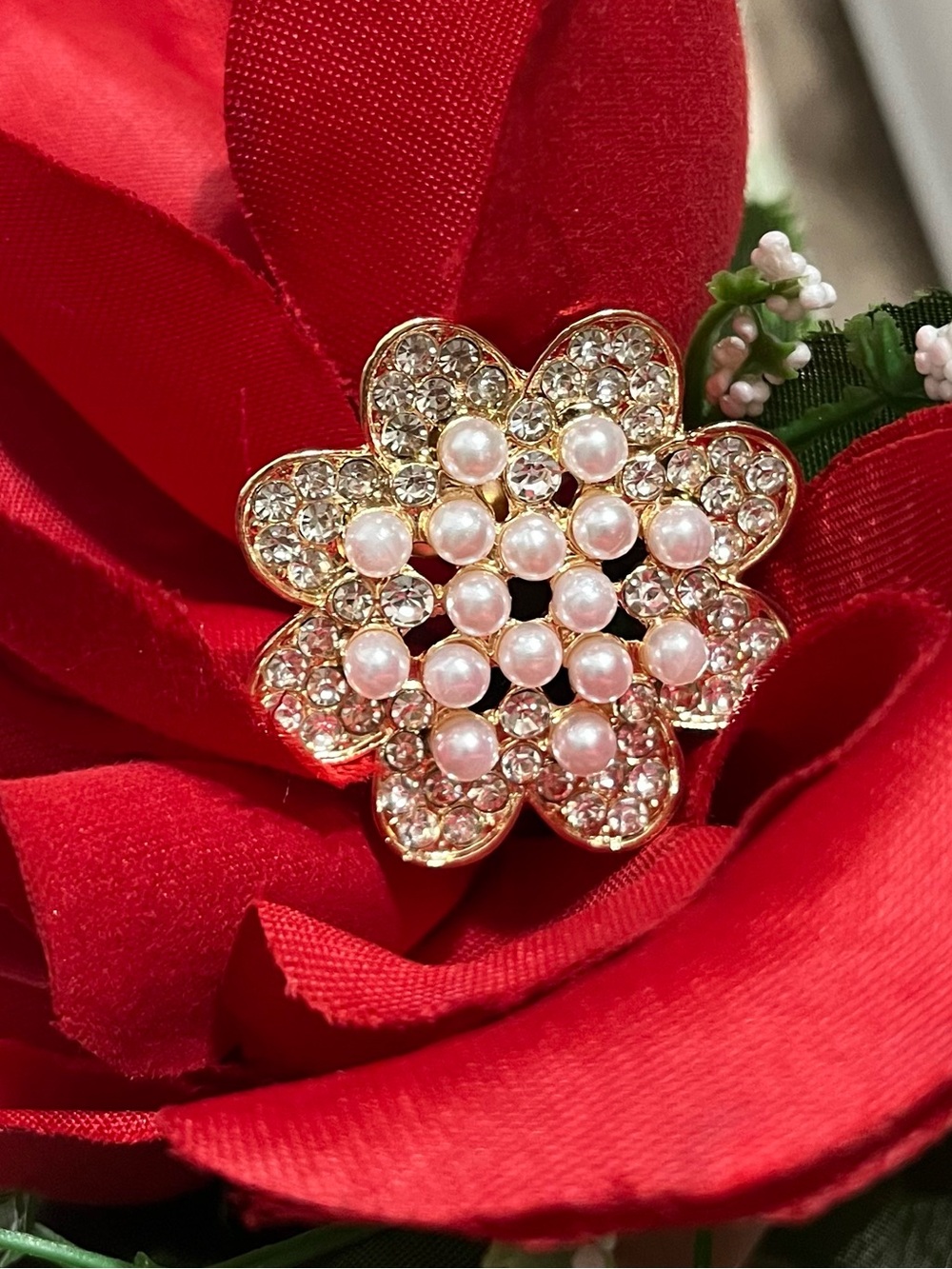 NWOT Gold Floral Pearl & Crystal Brooch